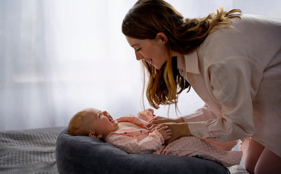 How to Interact with Newborn: 9 Play Ideas